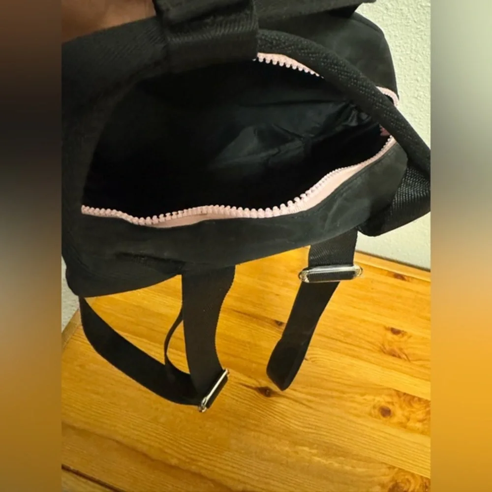 GUESS Los‎ Angeles Mini Backpack Black & Pink Nylon, Y2K Aesthetic, Pastel Logo